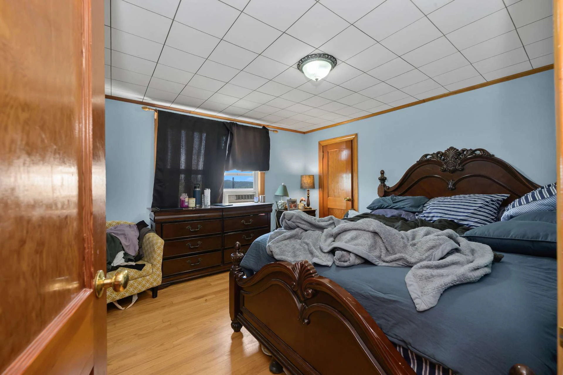 Image number 21 for the current listing
