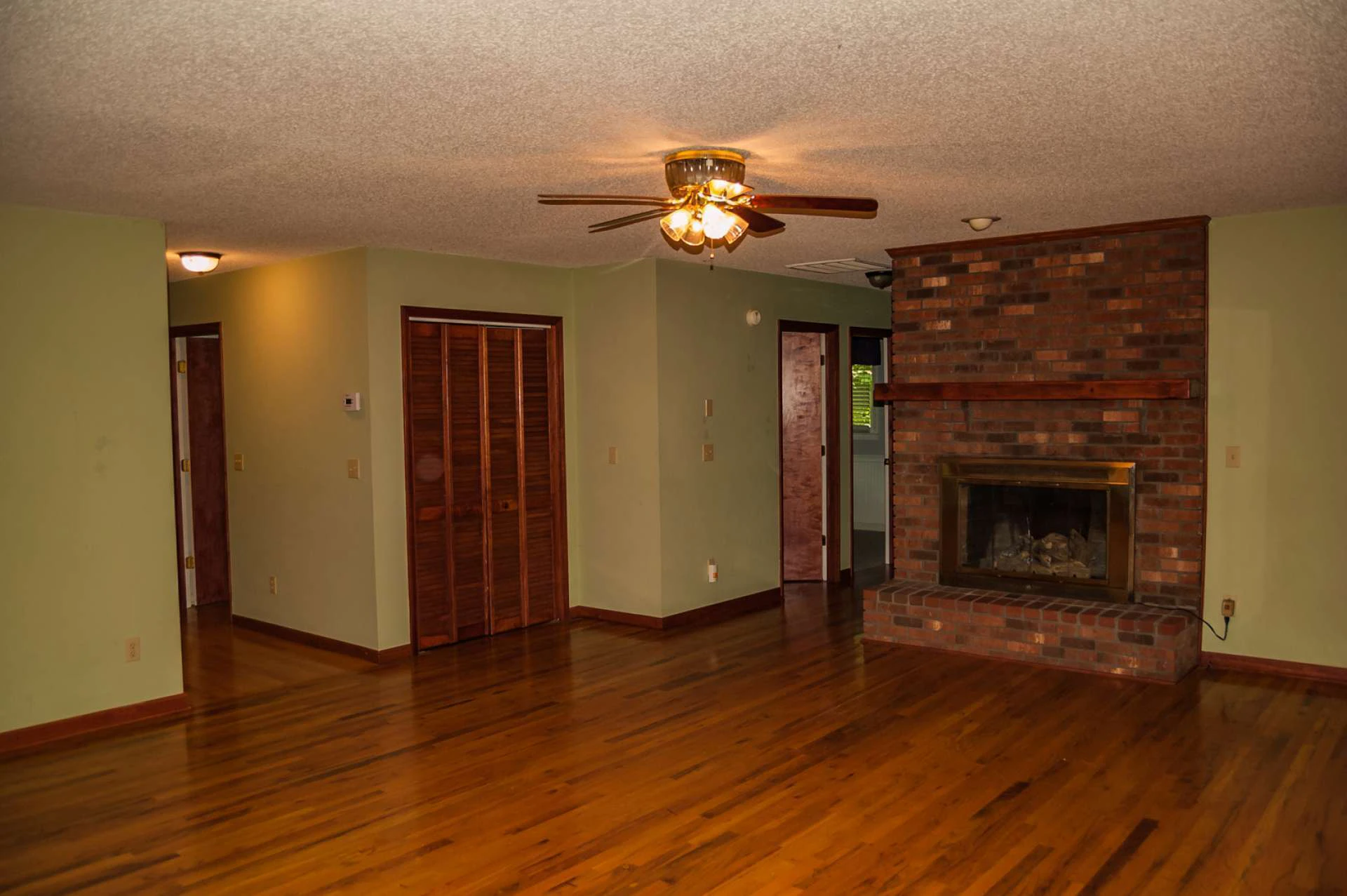 Image number 3 for the current listing