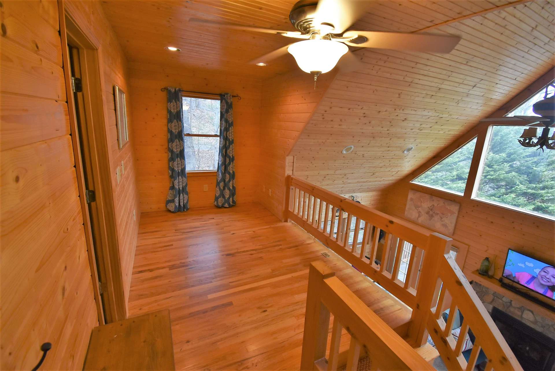 Image number 19 for the current listing