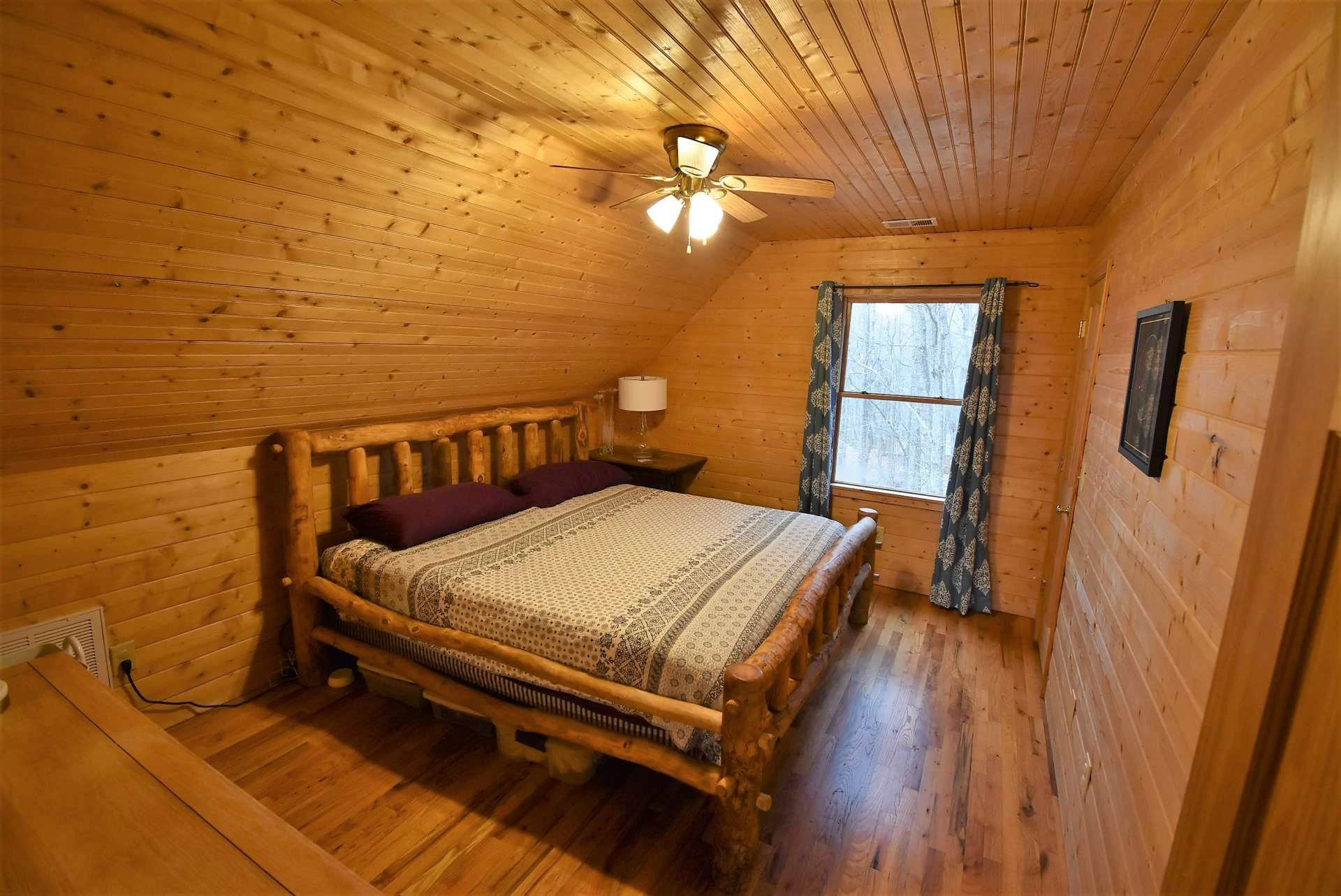 Image number 4 for the current listing