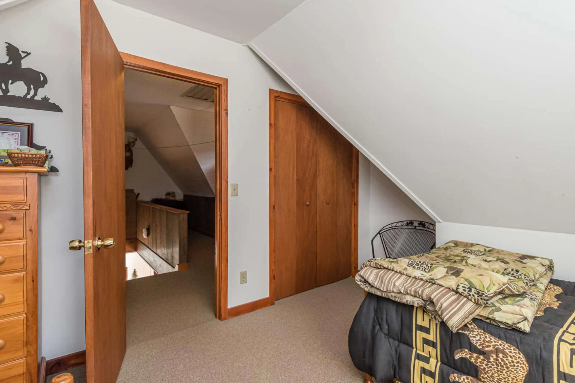 Image number 2 for the current listing