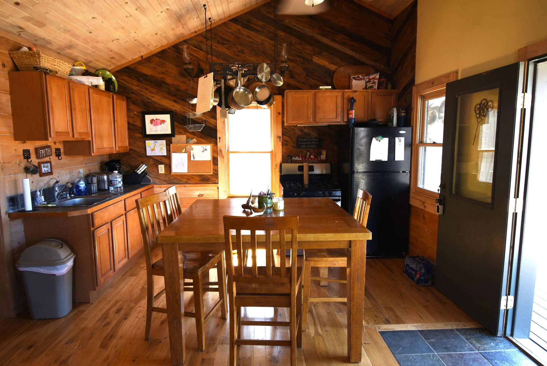 Image number 16 for the current listing