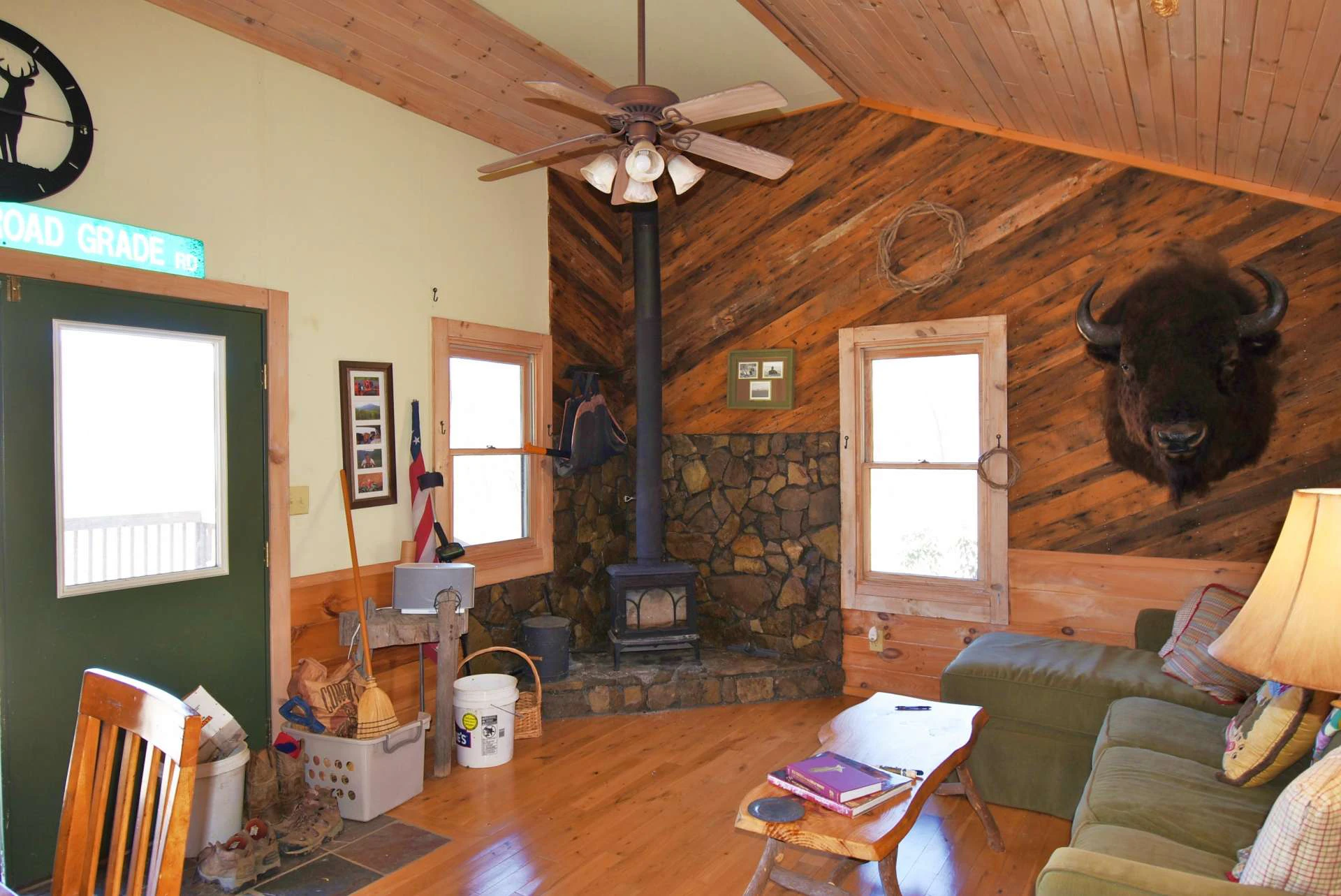 Image number 15 for the current listing