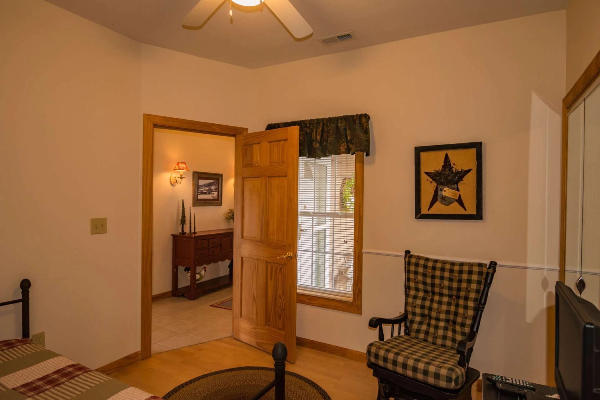 Image number 10 for the current listing
