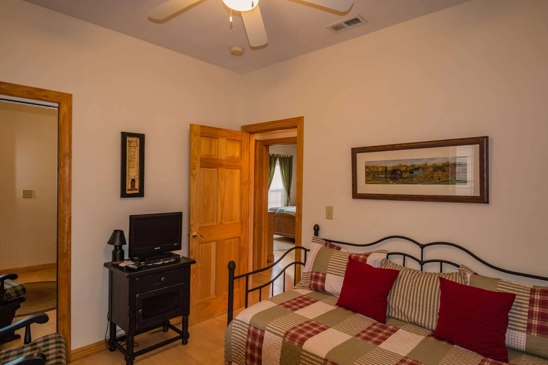 Image number 9 for the current listing