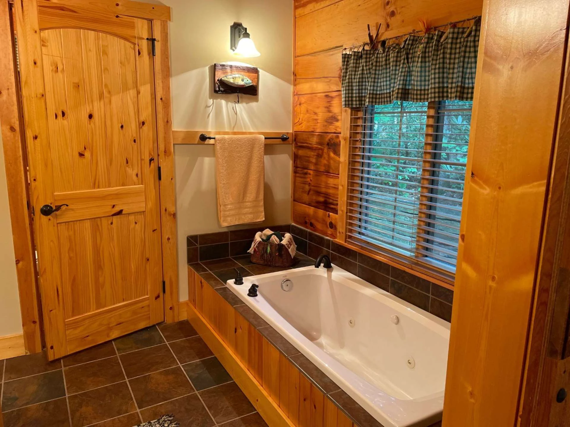 Image number 3 for the current listing