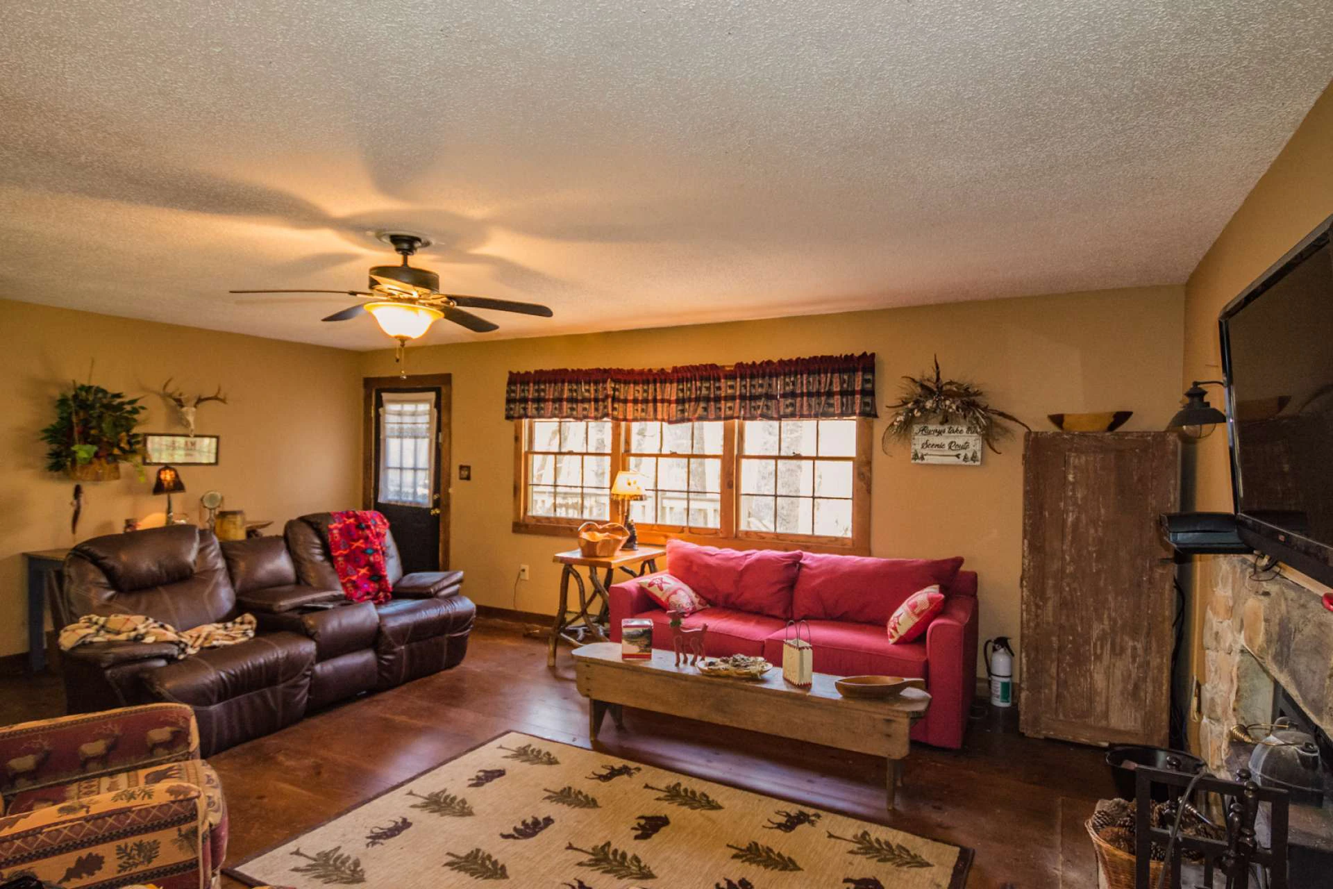 Image number 2 for the current listing