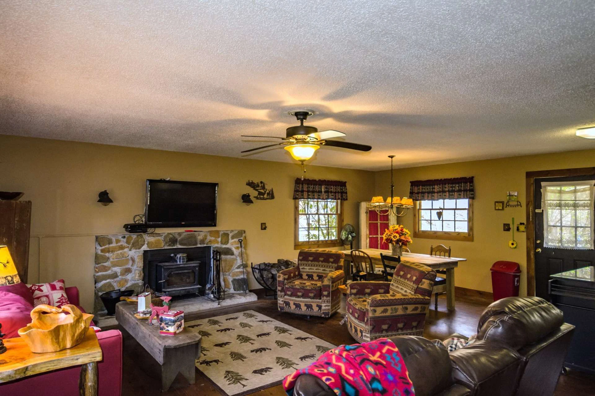 Image number 3 for the current listing