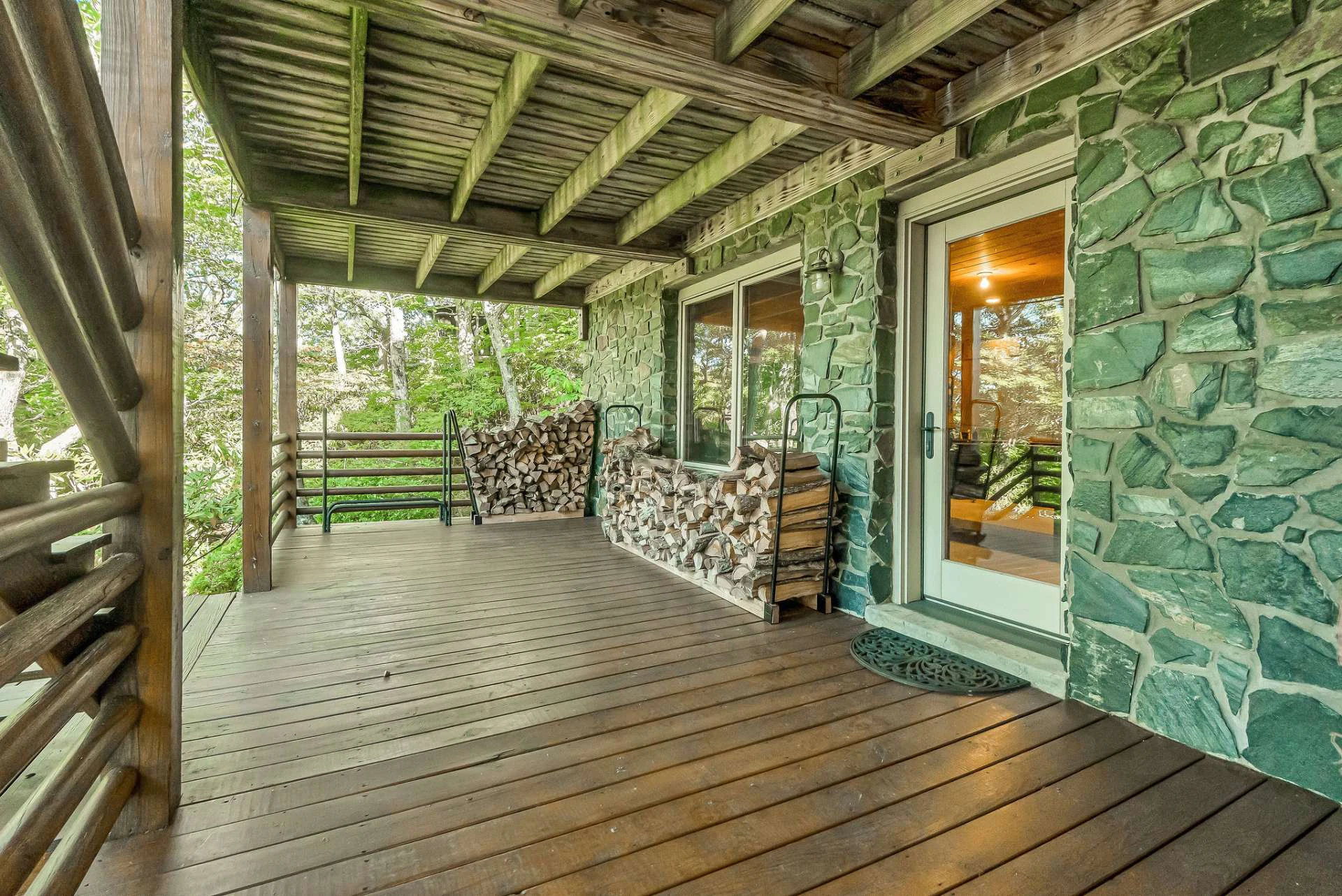 Image number 17 for the current listing