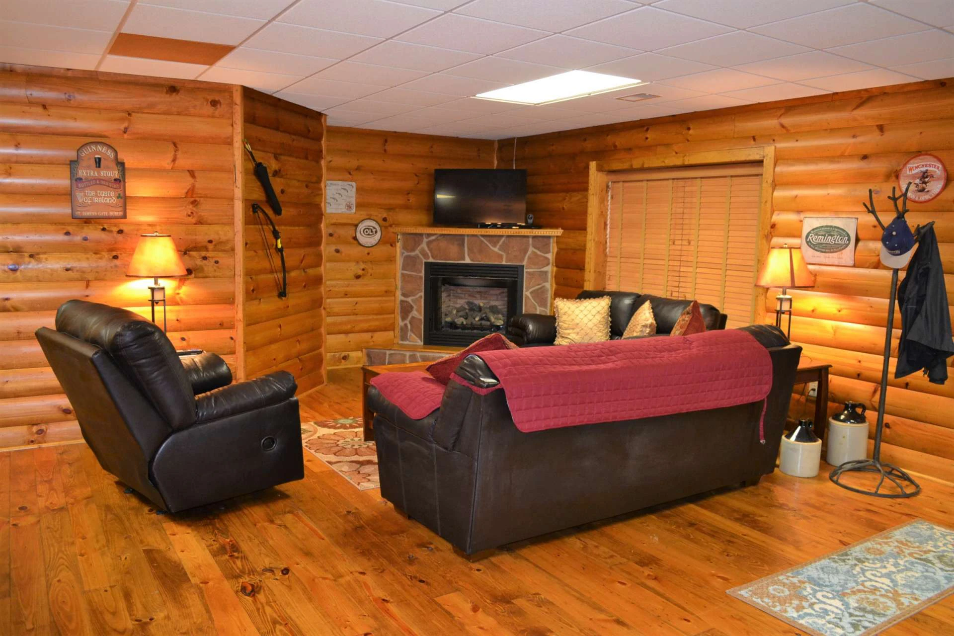Image number 21 for the current listing