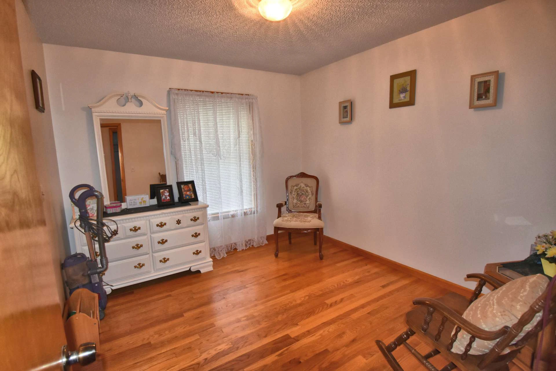 Image number 20 for the current listing