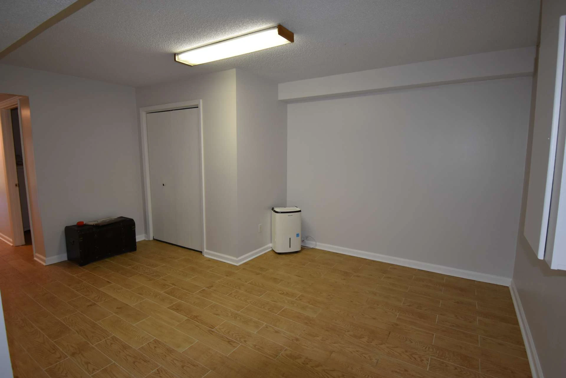 Image number 14 for the current listing