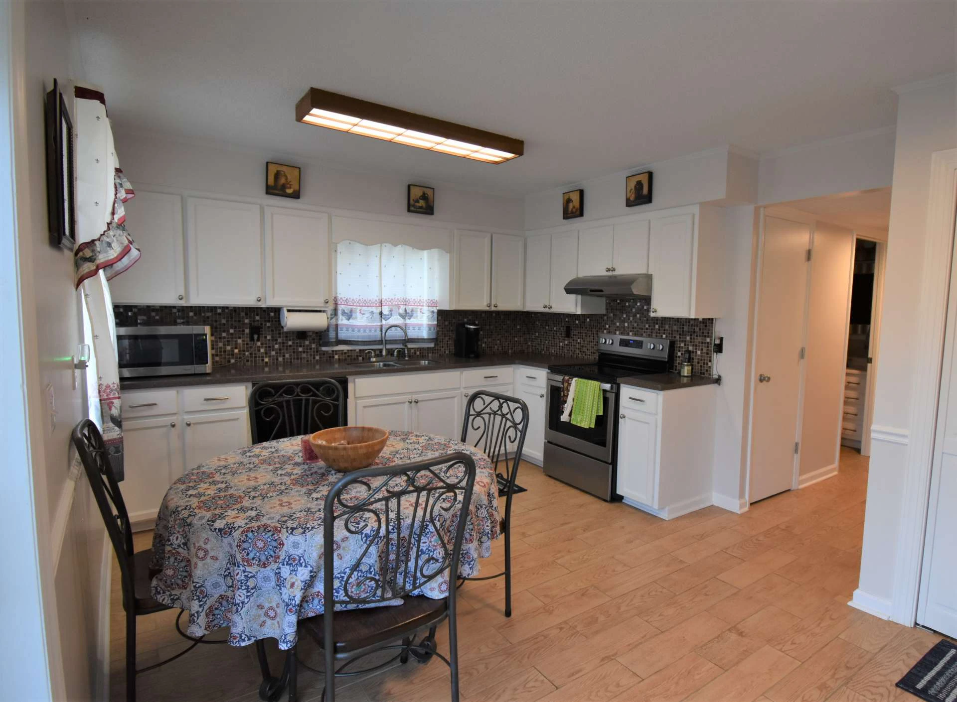 Image number 11 for the current listing