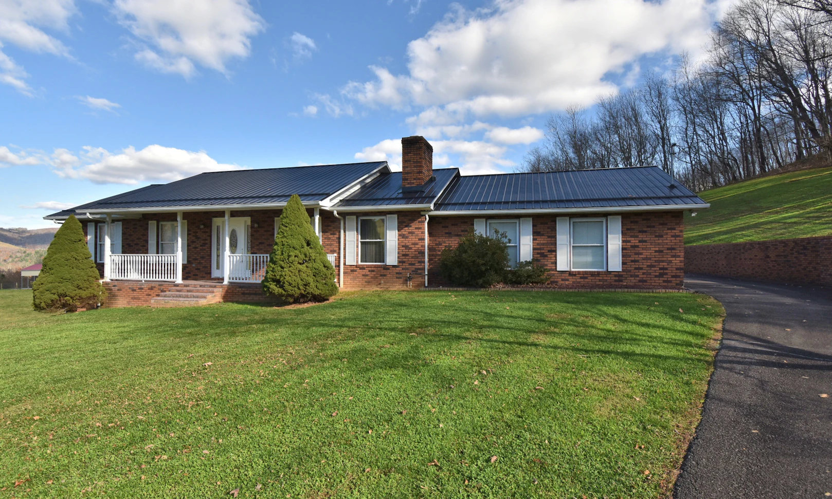 Image number 1 for the current listing