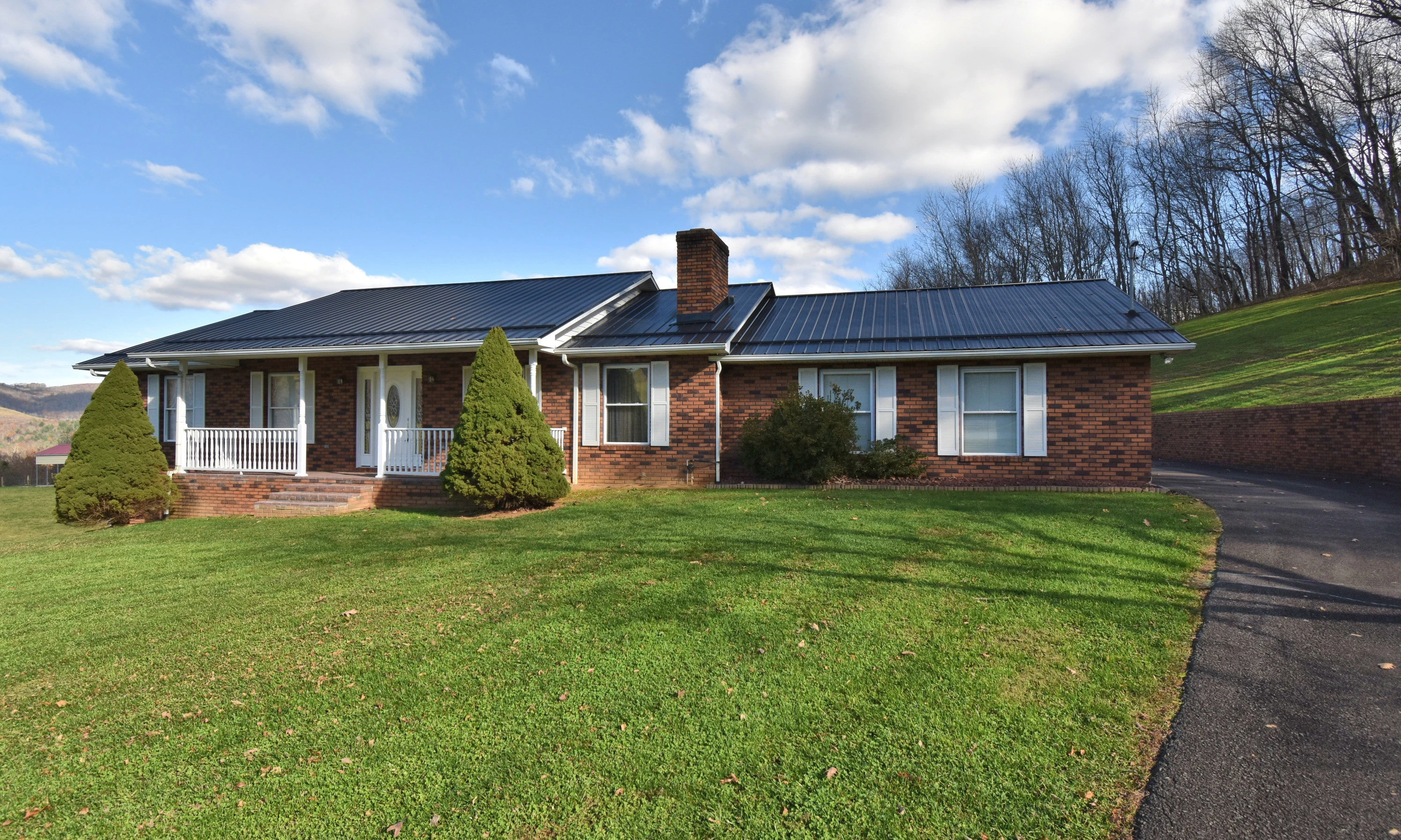 Image number 1 for the current listing