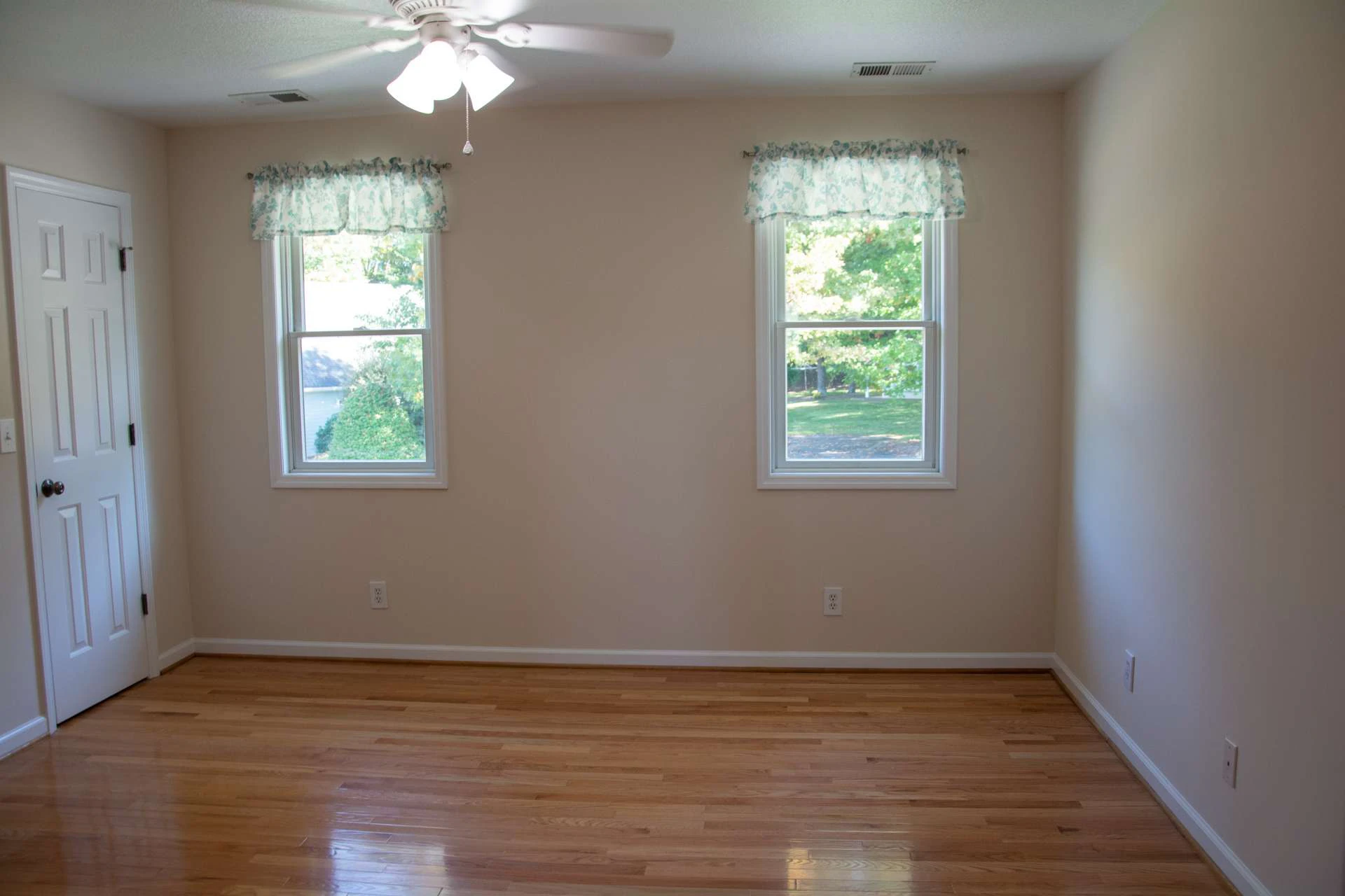 Image number 7 for the current listing