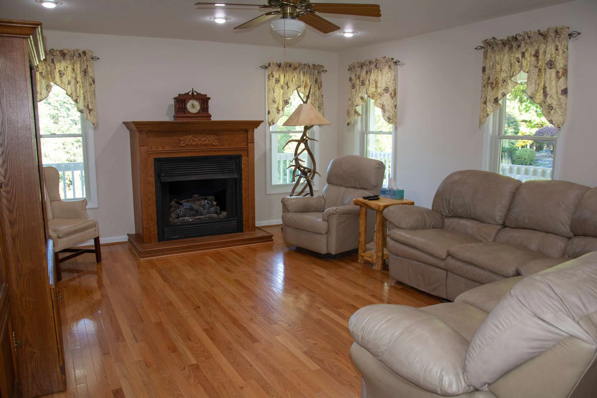 Image number 18 for the current listing