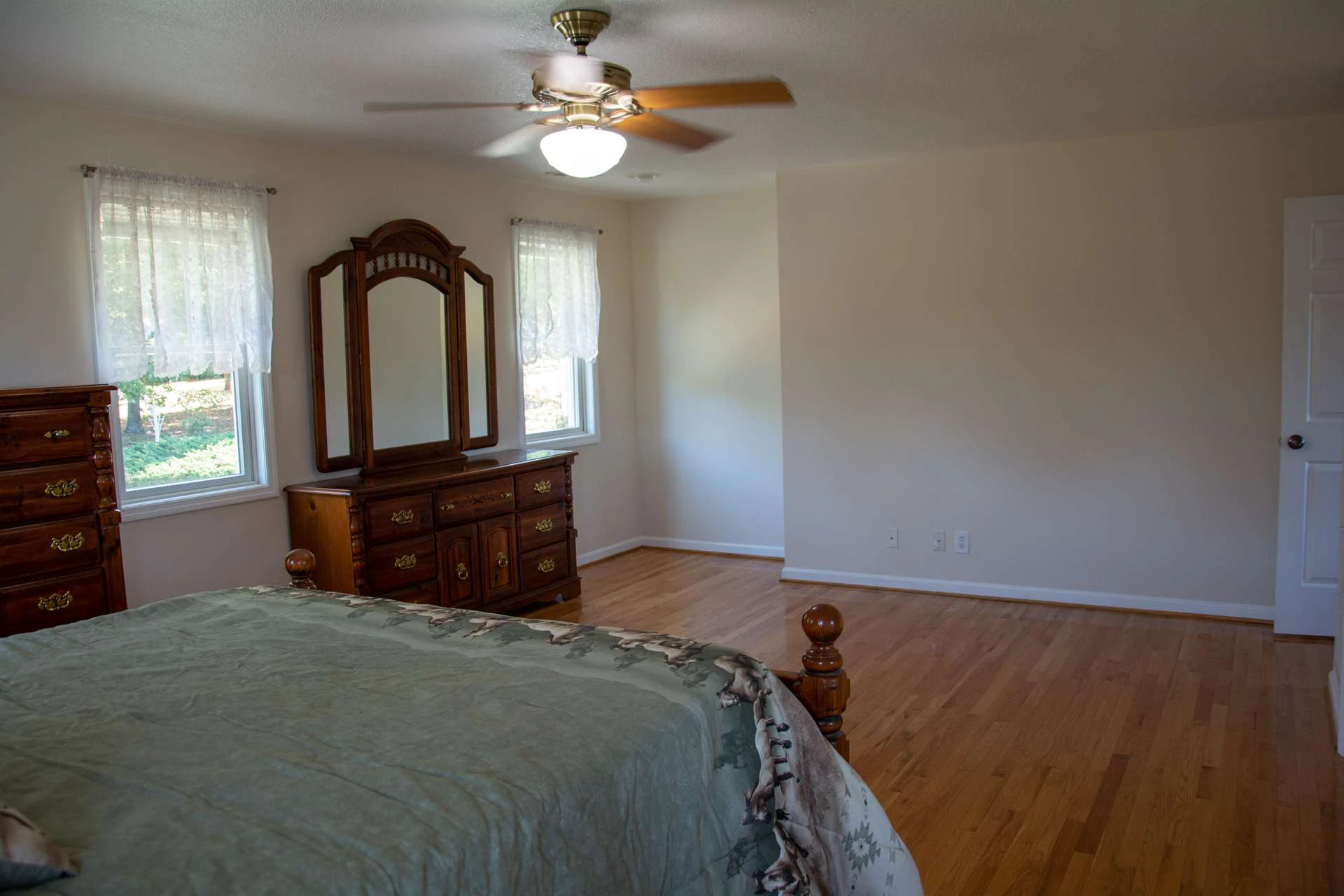 Image number 10 for the current listing