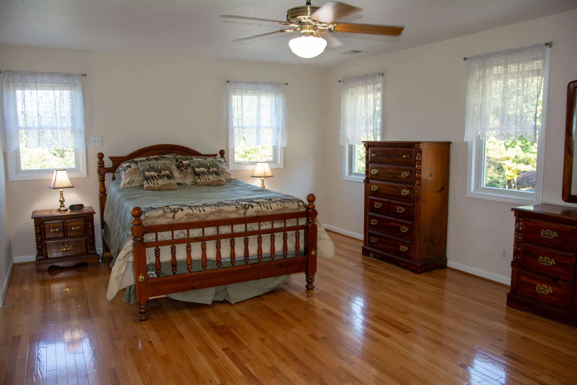 Image number 9 for the current listing