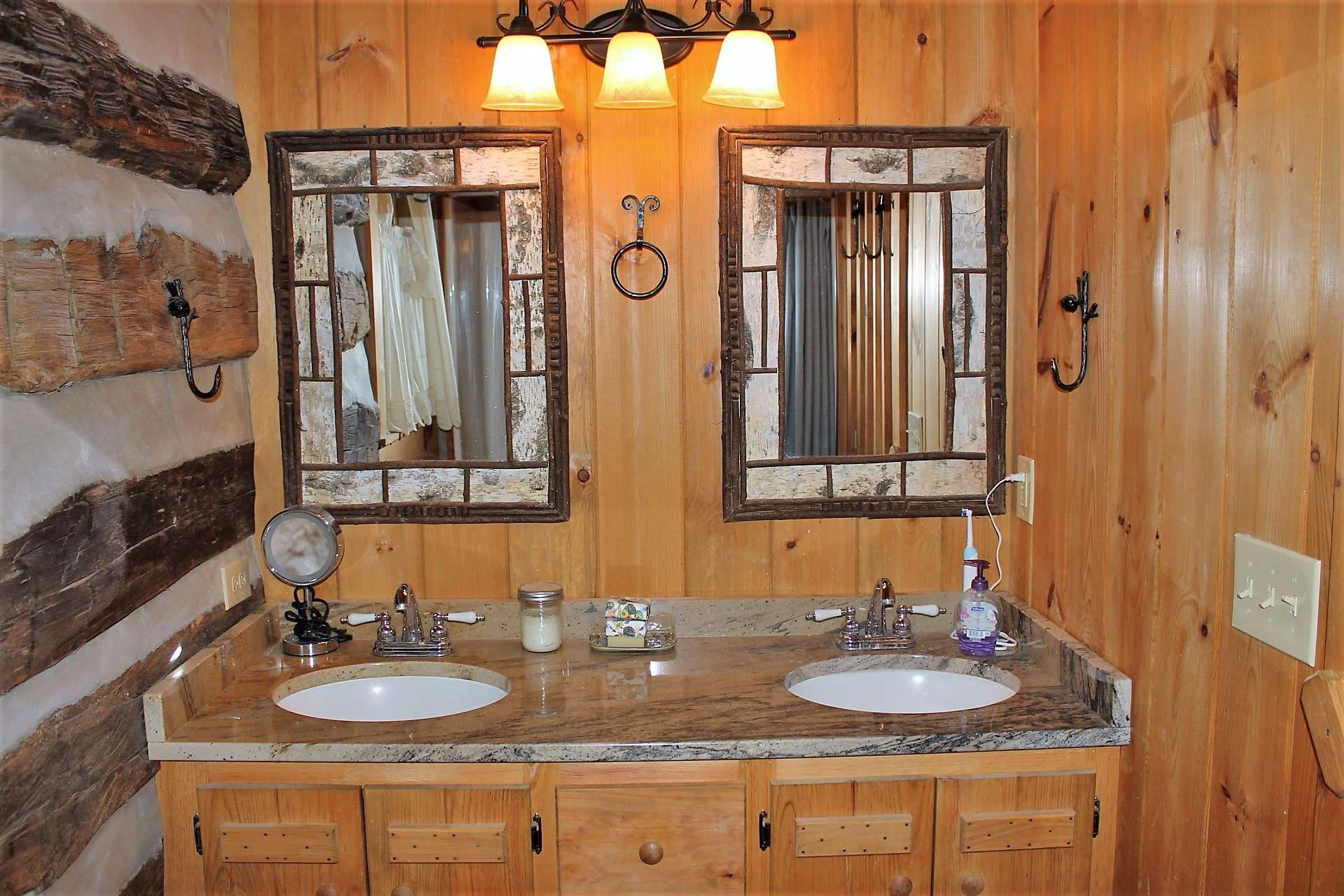 Image number 16 for the current listing