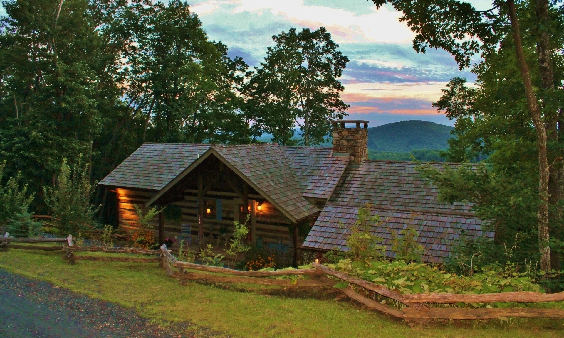 Image number 1 for the current listing