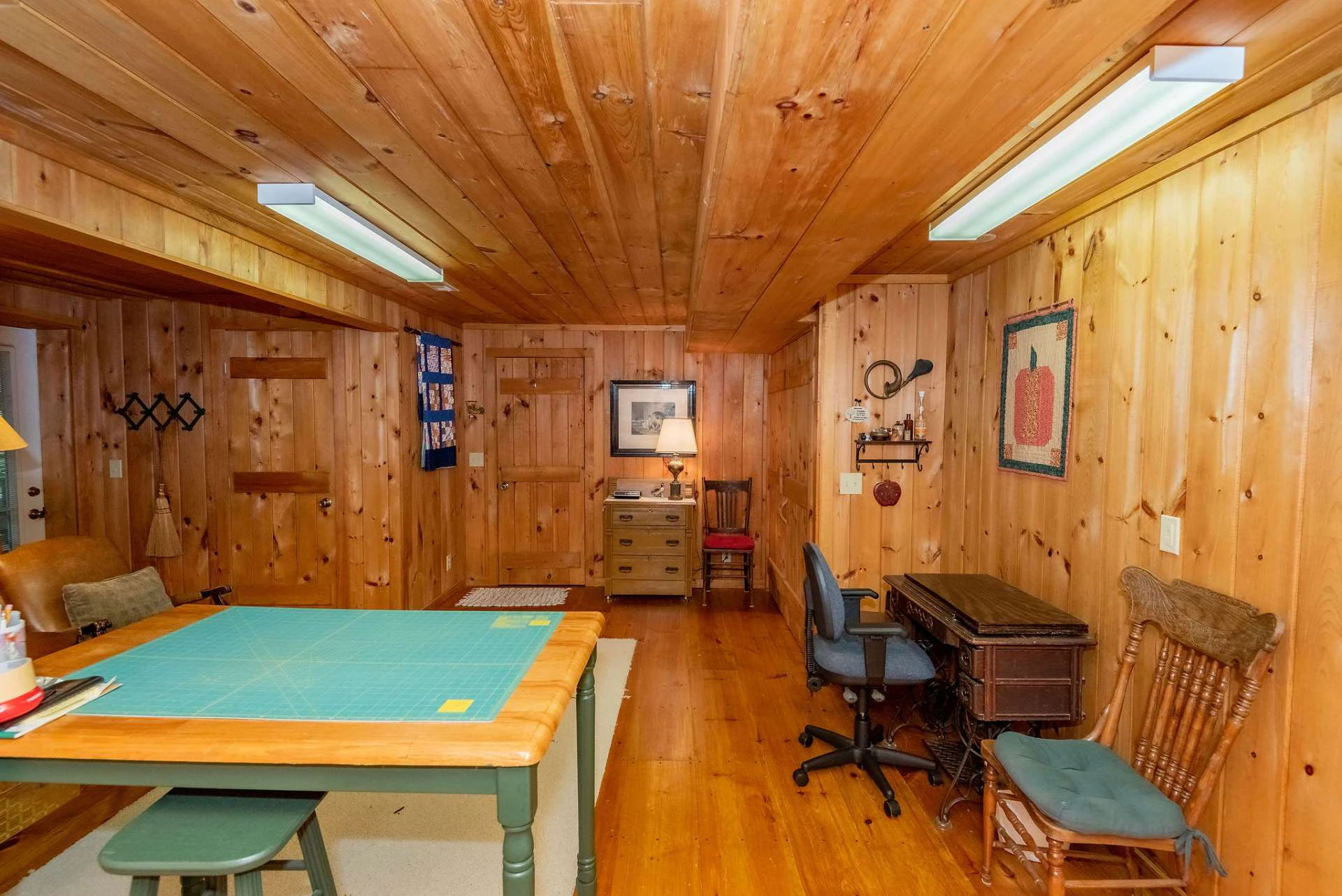 Image number 2 for the current listing