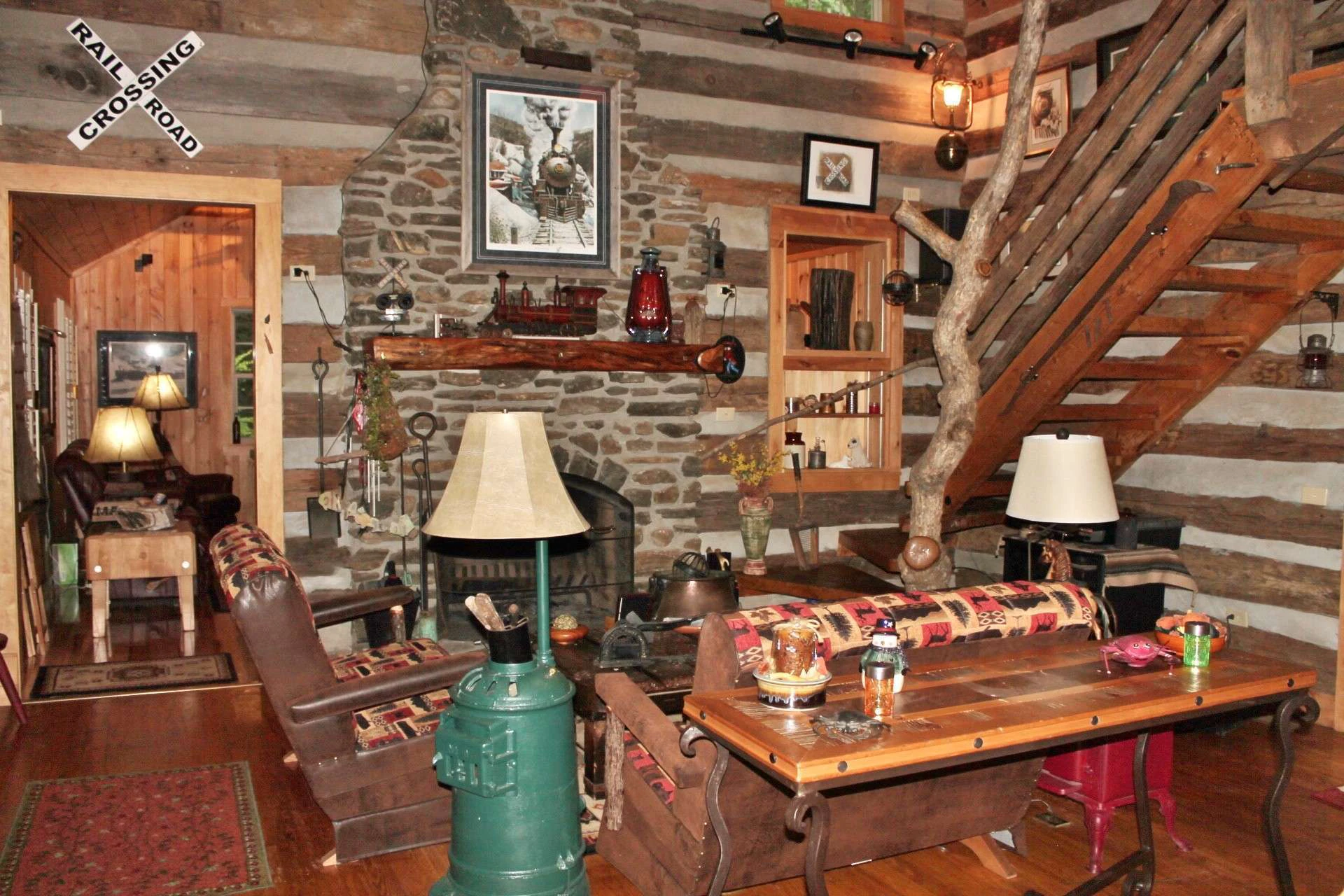 Image number 19 for the current listing