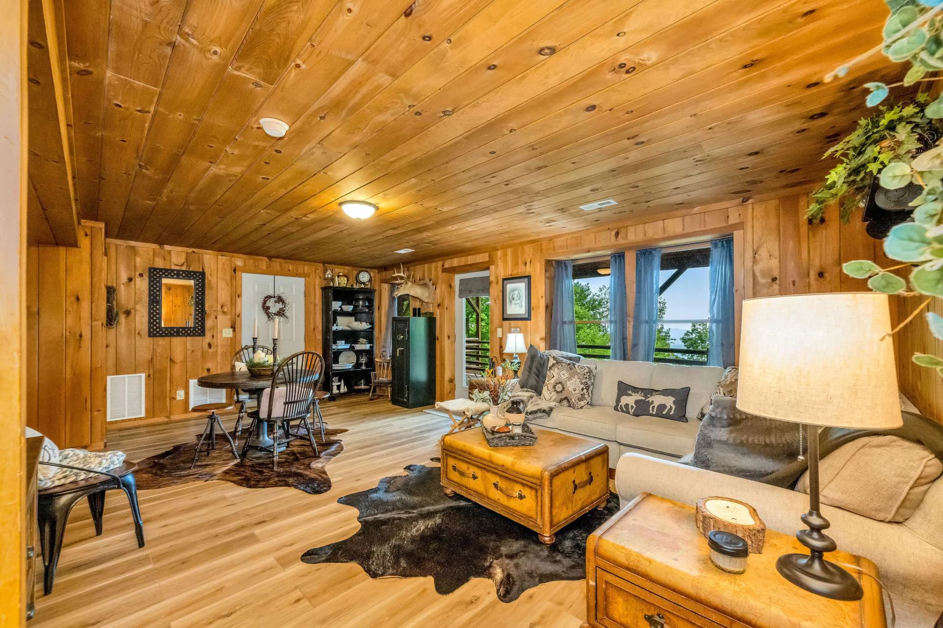 Image number 19 for the current listing