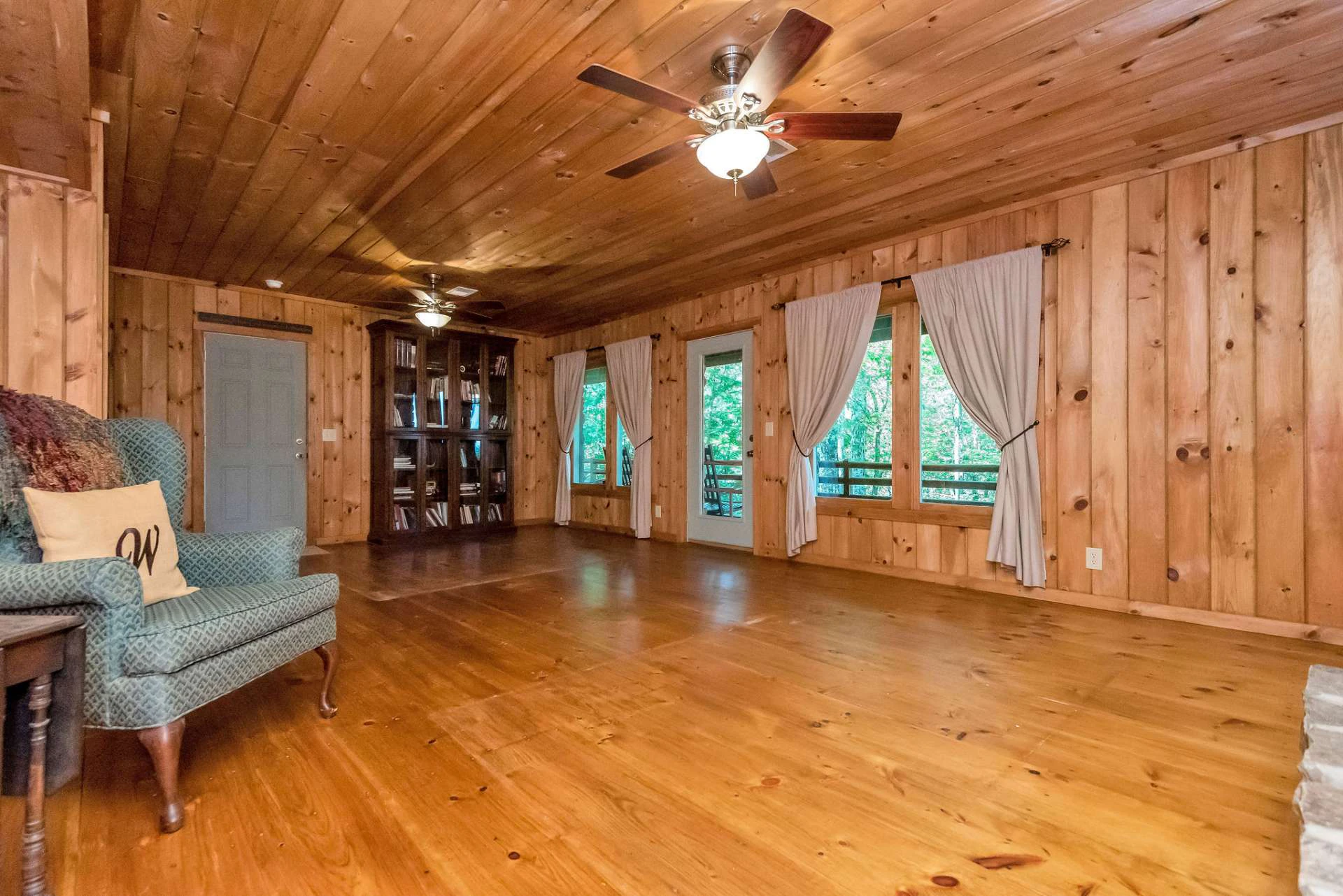 Image number 14 for the current listing