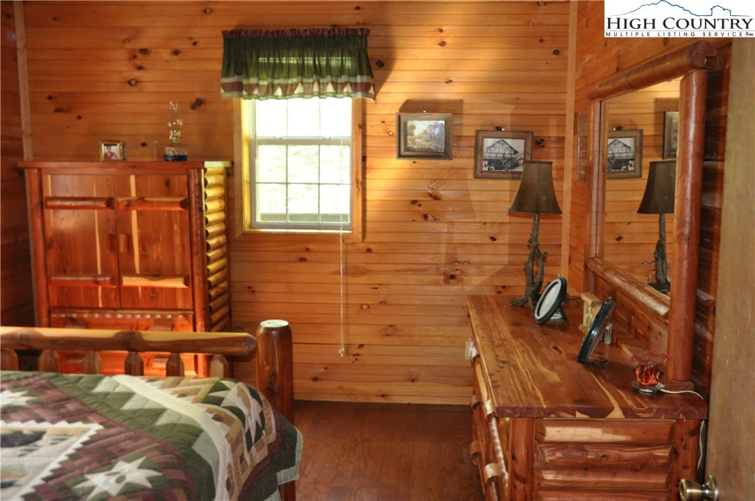 Image number 15 for the current listing