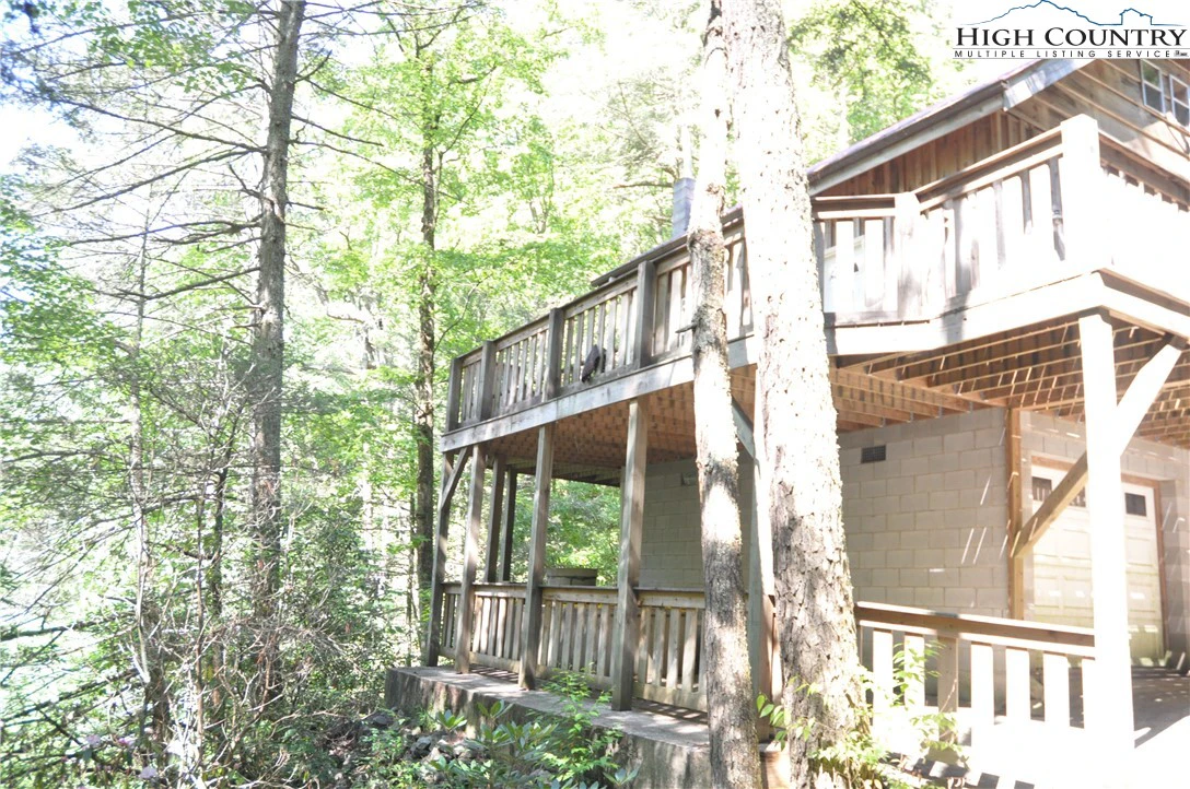 Image number 1 for the current listing