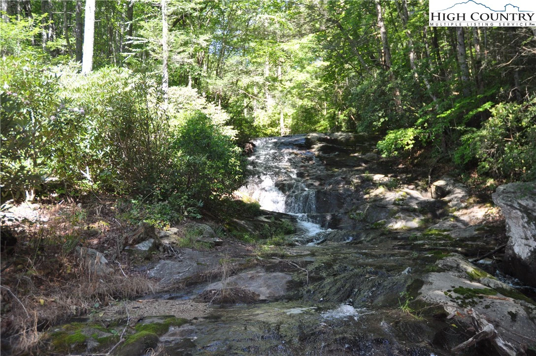 Image number 17 for the current listing