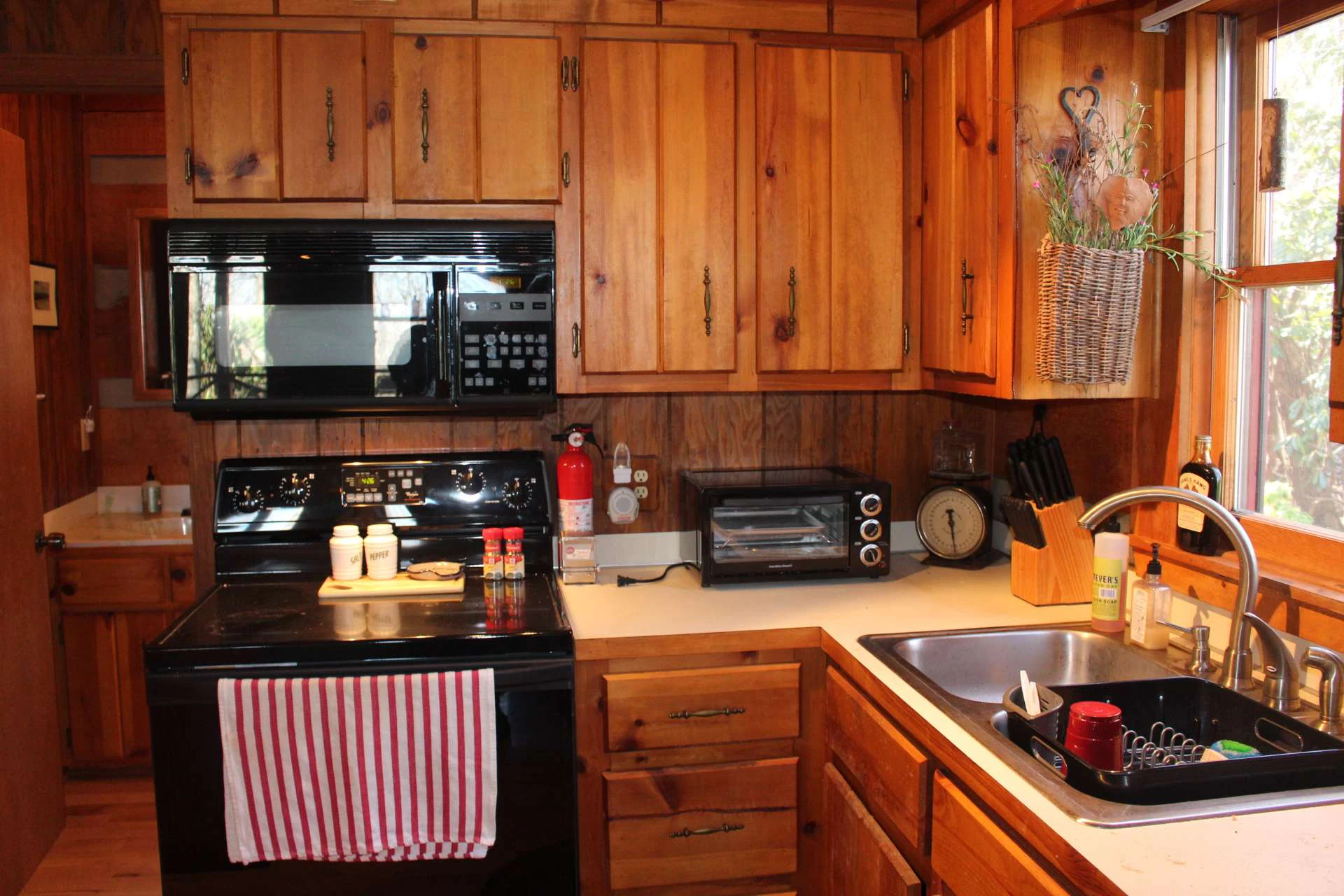 Image number 16 for the current listing
