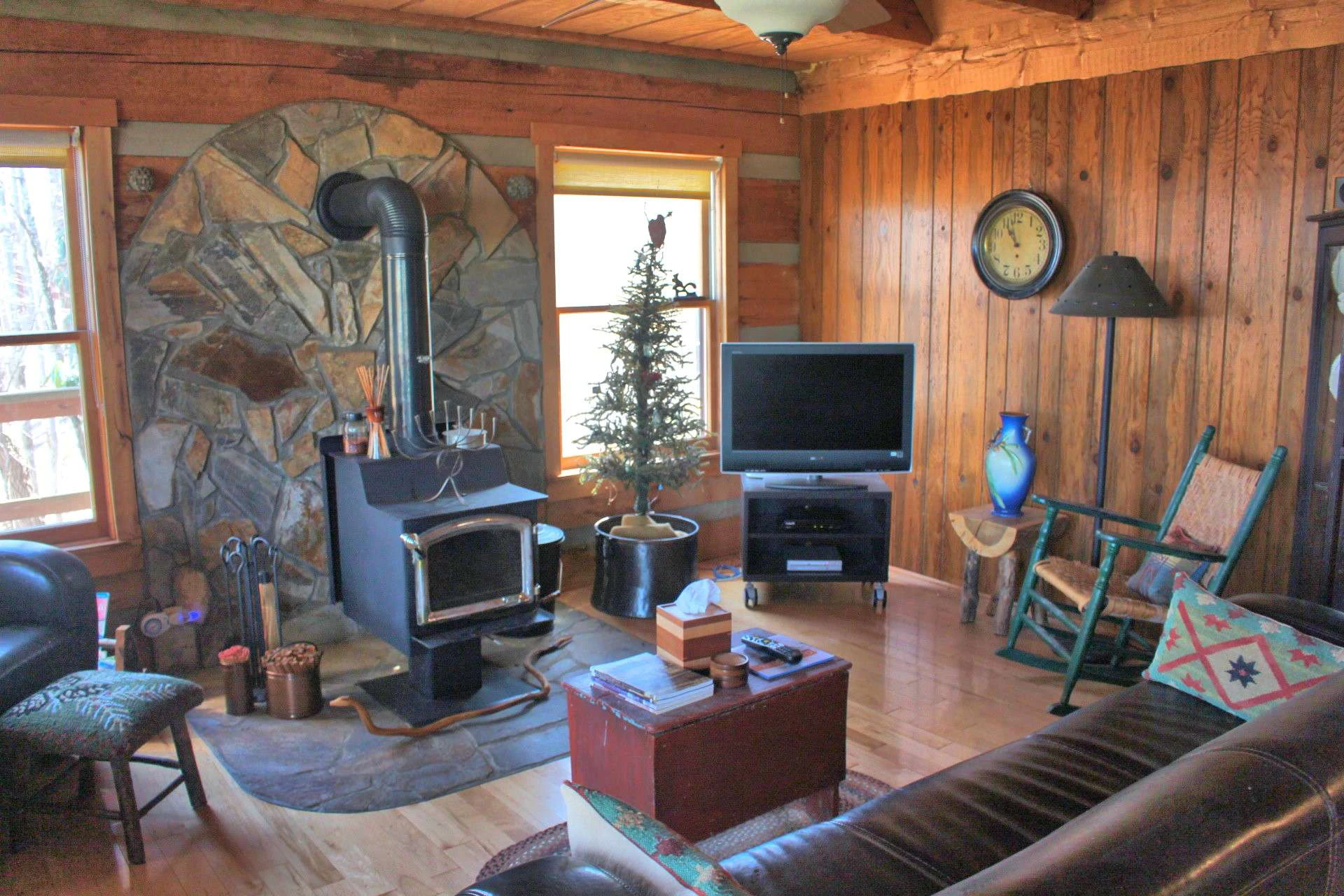 Image number 15 for the current listing