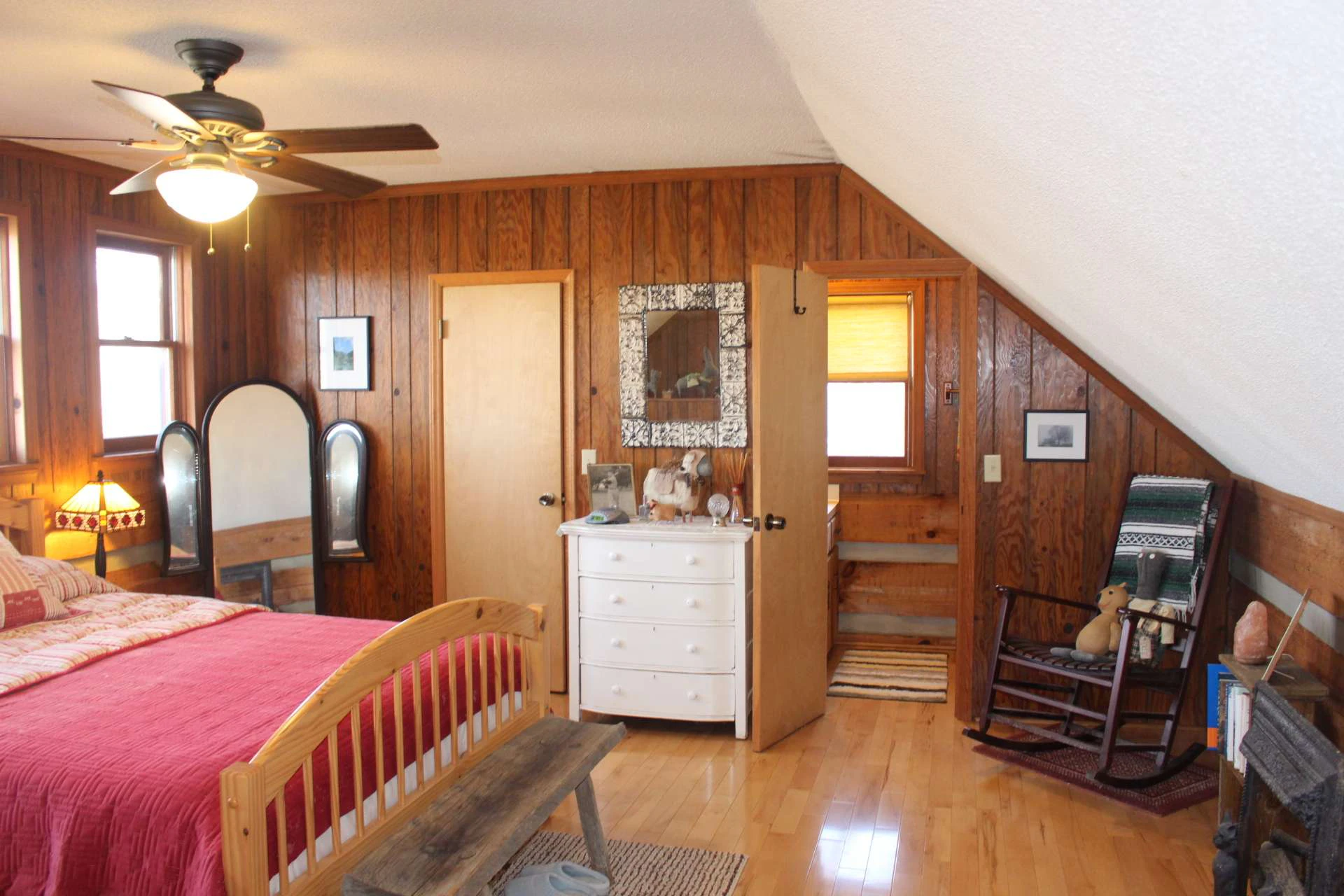 Image number 14 for the current listing
