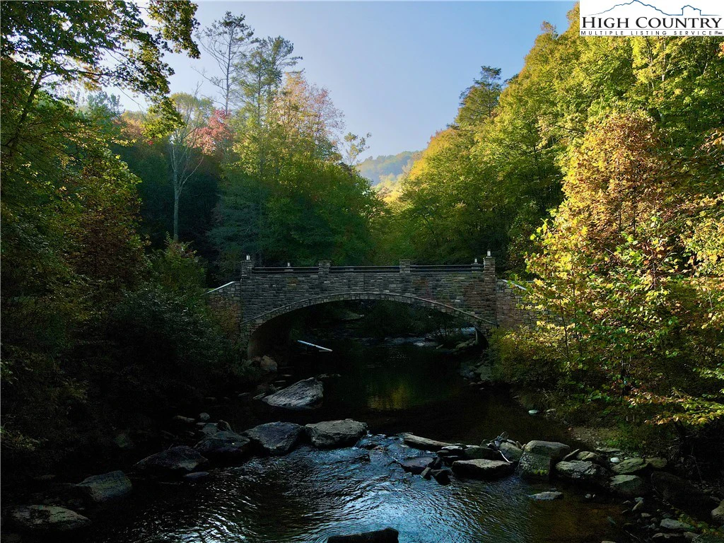 Image number 13 for the current listing