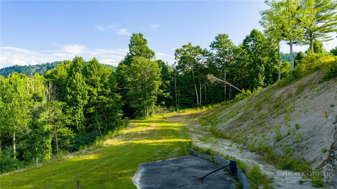 Image number 2 for the current listing