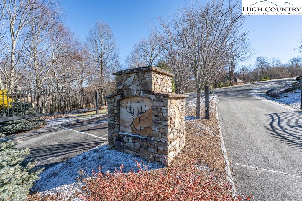 Image number 21 for the current listing