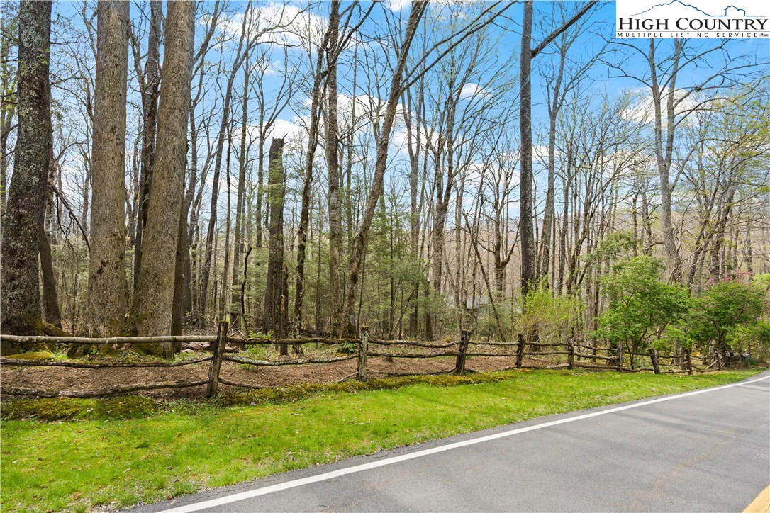 Image number 1 for the current listing
