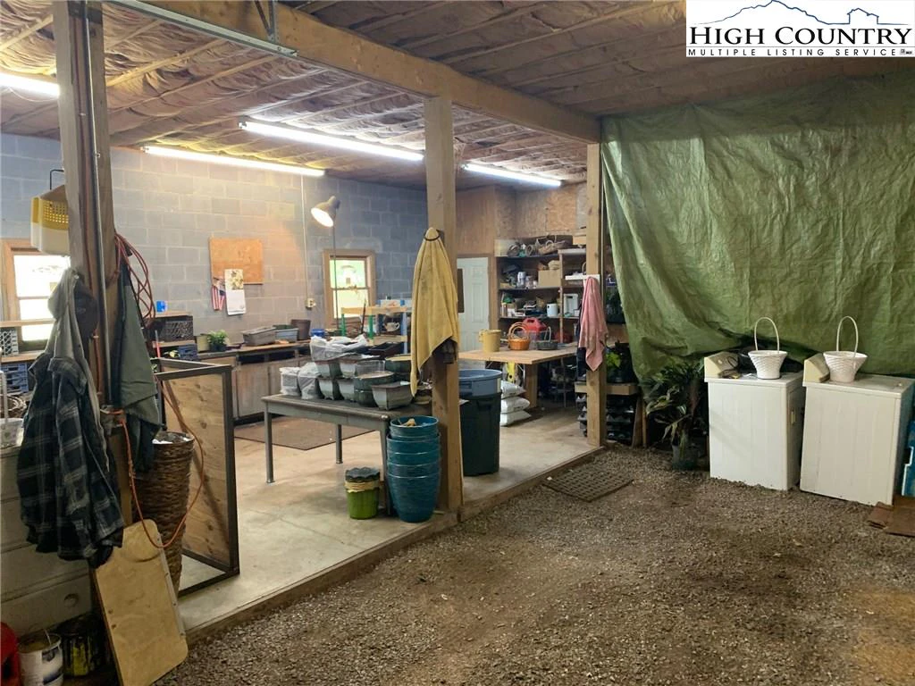 Image number 8 for the current listing