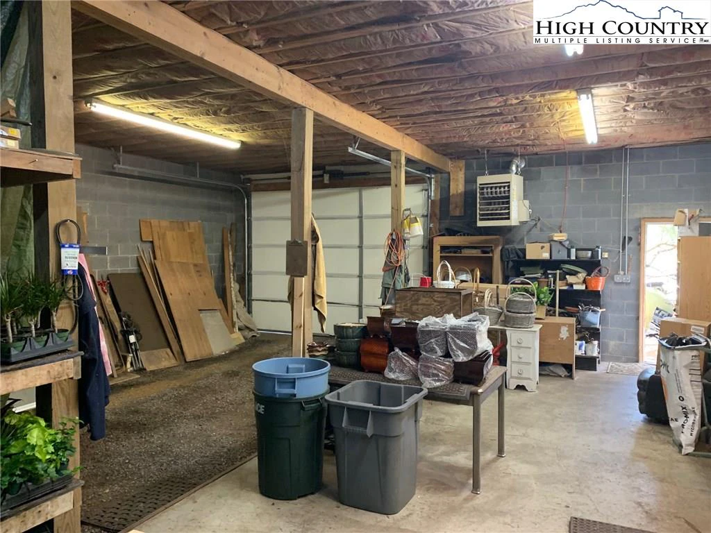 Image number 9 for the current listing