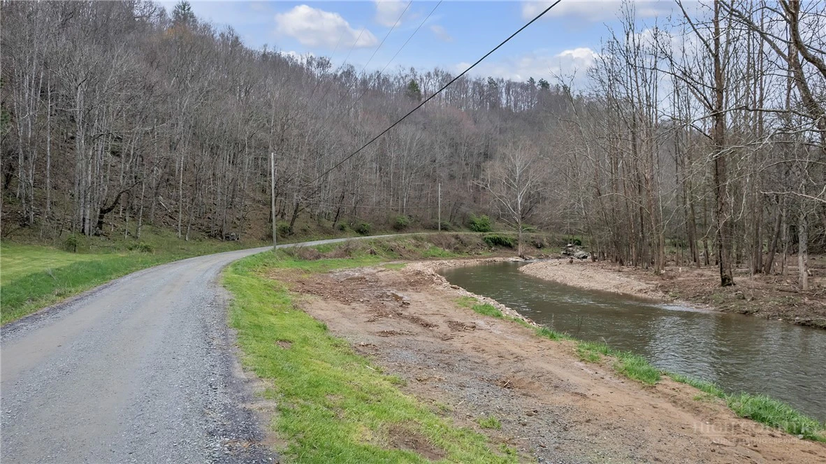 Image number 16 for the current listing