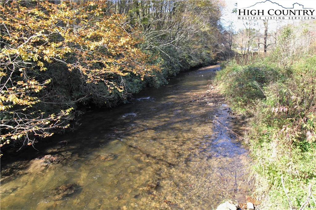 Image number 15 for the current listing