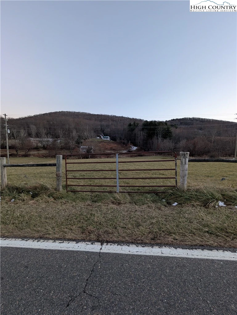 Image number 17 for the current listing