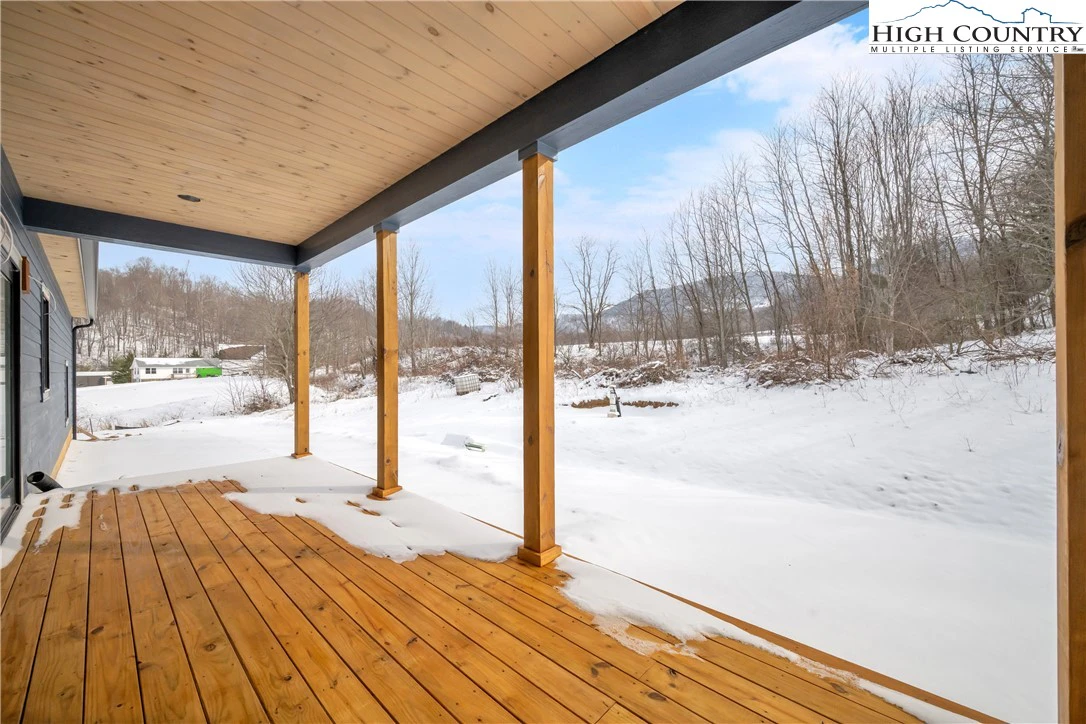 Image number 18 for the current listing