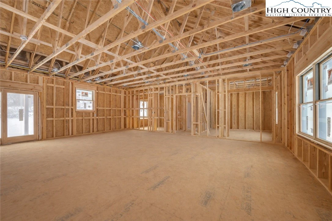 Image number 14 for the current listing