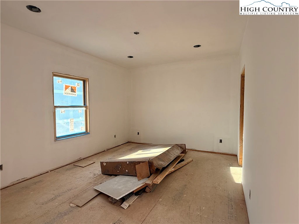 Image number 11 for the current listing