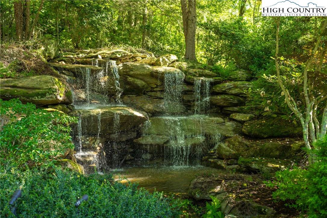 Image number 11 for the current listing