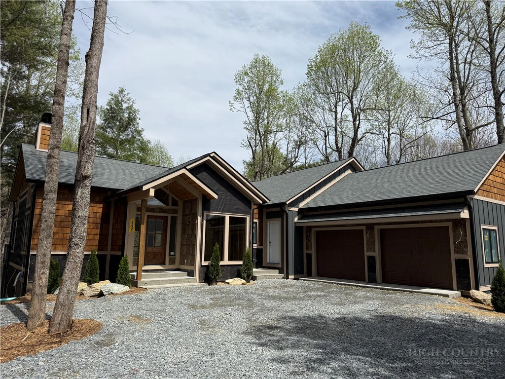 Image number 1 for the current listing