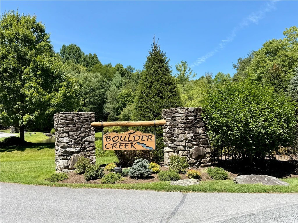 Image number 9 for the current listing